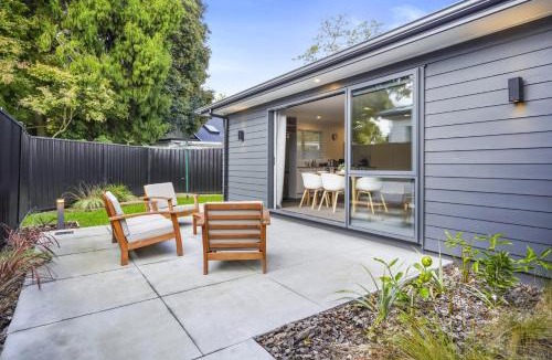 Hamilton House | King Bed, Modern and Peaceful - By KOSH BNB