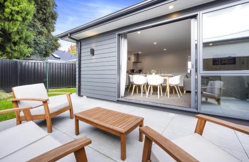 Hamilton House | King Bed, Modern and Peaceful - By KOSH BNB