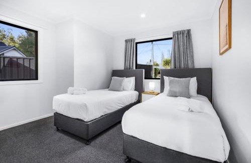 Hamilton House | King Bed, Modern and Peaceful - By KOSH BNB