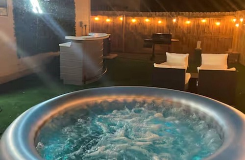 Maverick Creek House | King Bed Oasis UTSA/Six Flags/La Cantera/USAA/RIM