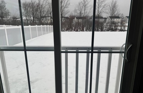 West Seneca House | King bed - Perfect Room - shared living room - Bills Stadium and Tesla