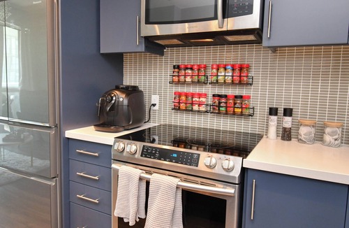Innisfil Condo | King Bed*Pool*Fireplace*BBQ*Smart TV