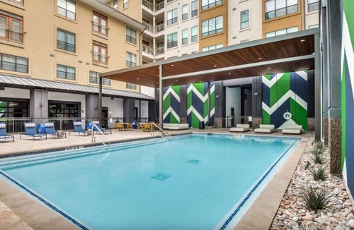 Far North Dallas Apartment | King Bed + Pool in Great Location by Galleria - A