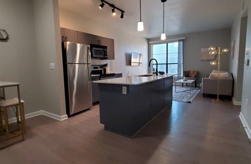 Far North Dallas Apartment | King Bed + Pool in Great Location by Galleria - H