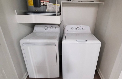 Far North Dallas Apartment | King Bed + Pool in Great Location by Galleria - H