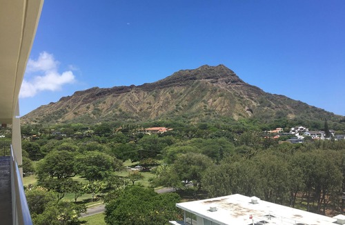 Diamond Head - Kapahulu - St. Louis Apartment | 👁‍🗨KING Bed- Private-Lanai 〰 Pacific Ocean-View Studio w/Full-Kitchen