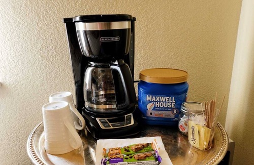 Antioch House | King Bed Private Room/Bathroom + FREE Parking