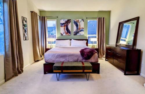 Roseville House | King Bed Quiet Home on Cul-de-Sac Hiking Trails