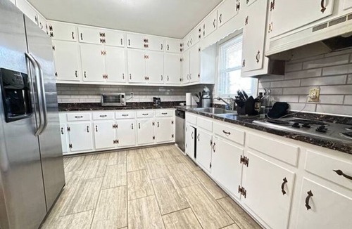 Roswell House | King bed, ranch on 1 acre, pets & long-term okay!