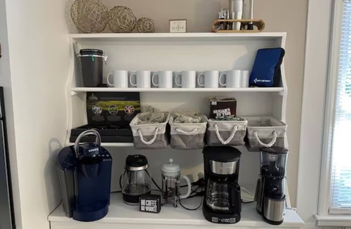 Roswell House | King bed, ranch on 1 acre, pets & long-term okay!