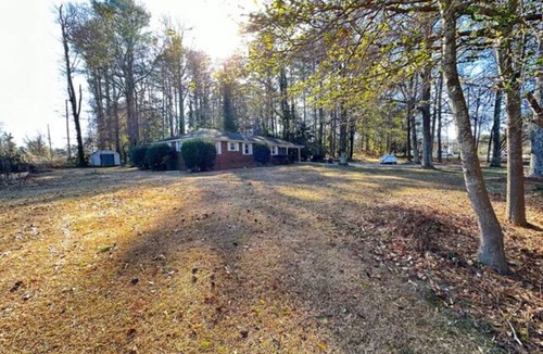 Roswell House | King bed, ranch on 1 acre, pets & long-term okay!
