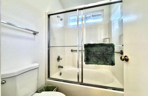 Rancho Cordova House | King Bed Retreat, Pet-Friendly, Rancho Cordova
