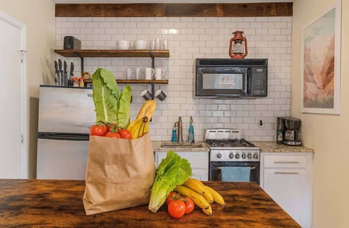 Gayborhood Condo | King Bed | Sleeps 3 | 2 Beds | Walkable | Cozy