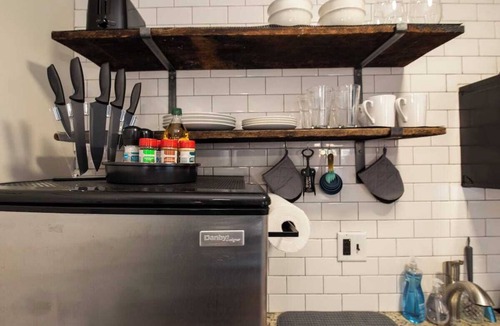 Gayborhood Condo | King Bed | Sleeps 3 | 2 Beds | Walkable | Cozy