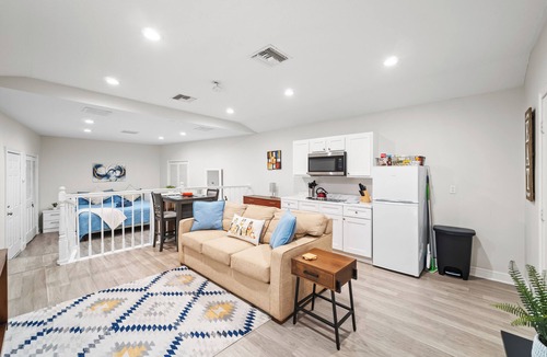 San Jose House | King Bed Studio~ Near San Marco Nightlife &Dining