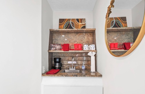 San Jose House | King Bed Studio~ Near San Marco Nightlife &Dining