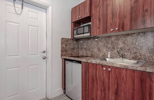 Deerfield Beach Apartment | King Bed Studio 102 Pet Friendly | Block to Beach!