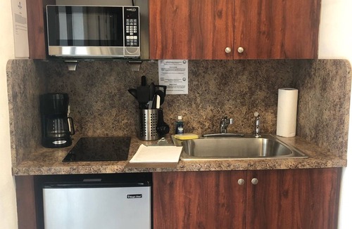 Deerfield Beach Apartment | King Bed Studio 102 Pet Friendly | Block to Beach!