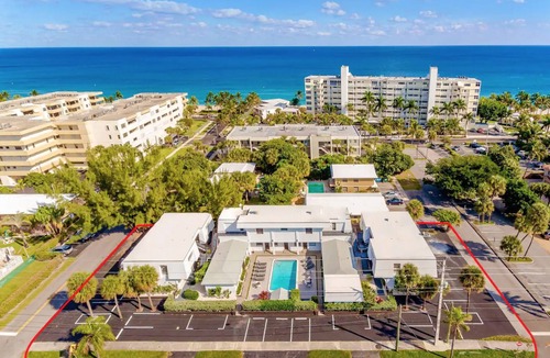 Deerfield Beach Apartment | King Bed Studio 102 Pet Friendly | Block to Beach!