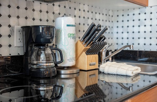 Florida Center Apartment | King Bed Suite, Kitchen, Near Theme Parks