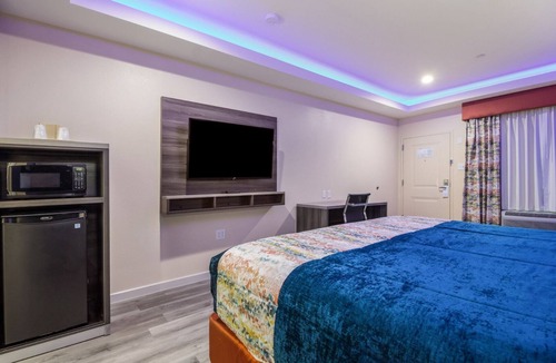 Houston Hotel | King Bed Suite, Scottish Inns, Guest Laundry, Near Bush Intercontinental