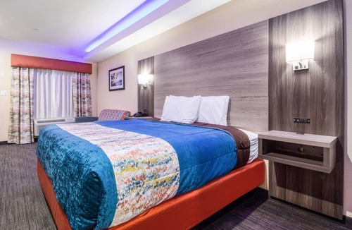 Houston Hotel | King Bed Suite, Scottish Inns, Guest Laundry, Near Bush Intercontinental