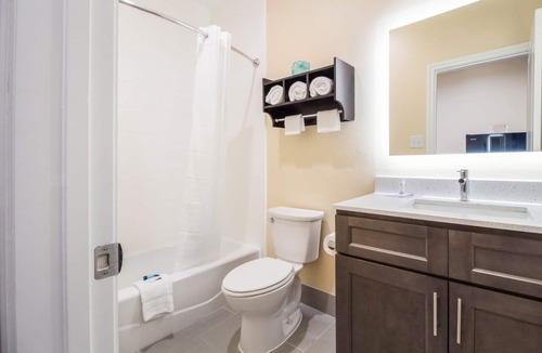 Houston Hotel | King Bed Suite, Scottish Inns, Guest Laundry, Near Bush Intercontinental