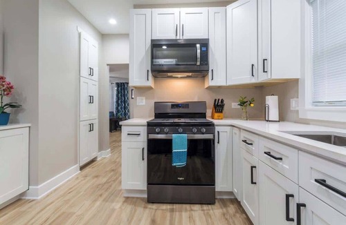 Joliet House | King Bed Suite, *Spacious Newly Remodeled House*