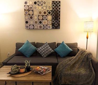 Oro-Medonte Apartment | King Bed Suite with Pool and Hot Tub Access