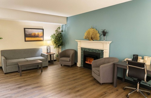 Point Edward Hotel | King Bed Suites with Jacuzzi and Pullout Couch(Non Smoking)