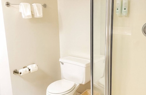 Point Edward Hotel | King Bed Suites with Jacuzzi and Pullout Couch(Non Smoking)