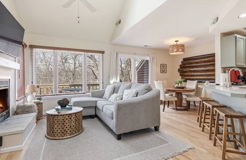 The Galena Territory Villa | King Bed w Pull Out Sofa + Murphy Bed