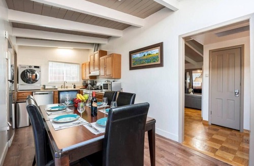 Tennyson - Alquire House | King Bed Walk to BART Near SFO Fast WiFi