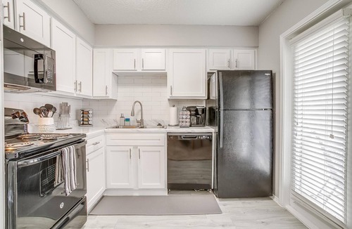Central Arlington Apartment | King Bed ✶WiFi ✶Washer Dryer ✶4K TVs ✶Pets Allowed #425