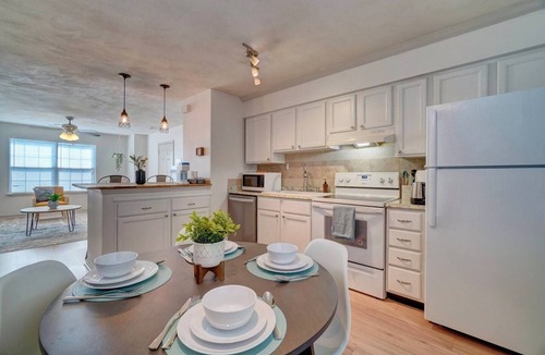 East Ocean View Apartment | King Bed WIFI - Work Space - 2 parking space B