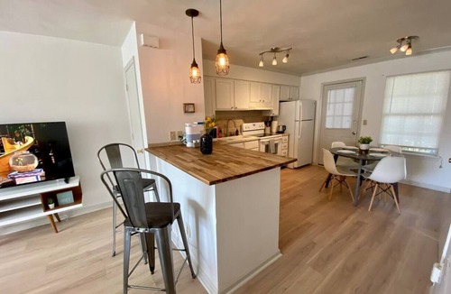 East Ocean View Apartment | King Bed WIFI - Work Space - 2 parking space B