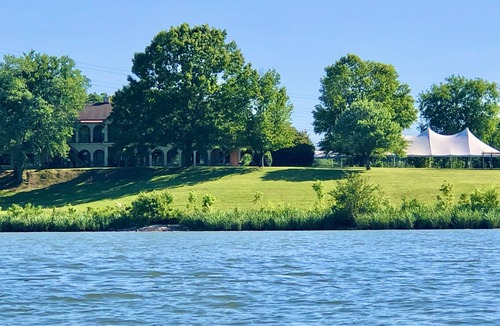 Lookout Valley Neighborhood Association Cabin | King Bed with River Views and Balcony