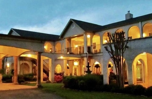 Lookout Valley Neighborhood Association Cabin | King Bed with River Views and Balcony