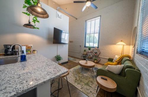 Buchanan Apartment | King bedroom Apartment - River - Brewery - Downtown