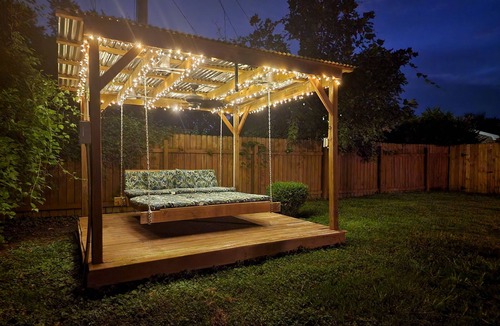 Jeffersonville House | King Bedroom, Outdoor Cabana w/Bed Swing, Quiet House Minutes to D/T Louisville