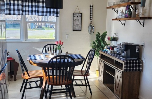 John Day House | King bedroom, sleeps 6