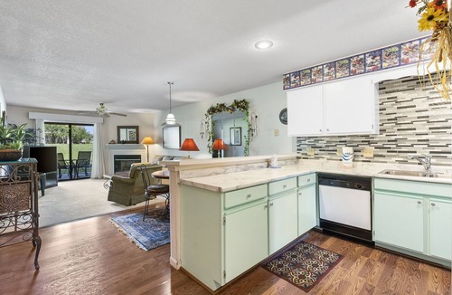 Table Rock Condo | King Bedroom Walk-in Condo - Covered Patio