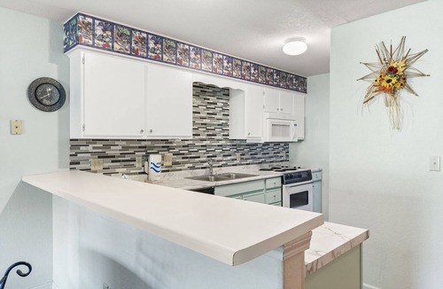 Table Rock Condo | King Bedroom Walk-in Condo - Covered Patio