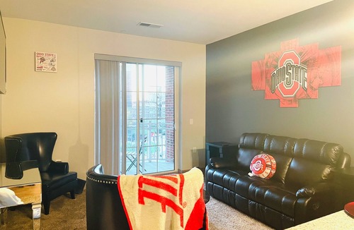 Scioto Mile Apartment | King Bedroom With Balcony Downtown