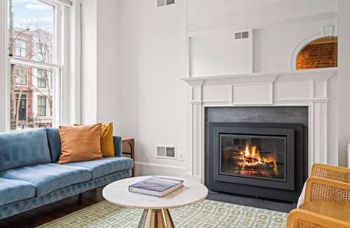 Old Town West House | King Beds & 2 Car Parking < > An Elegant Xcape.