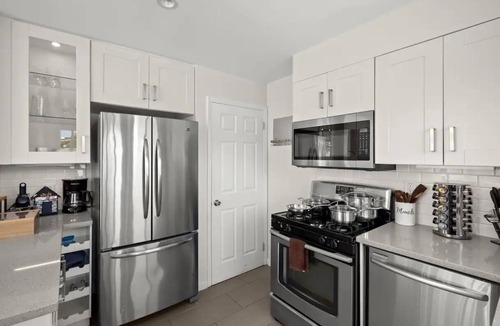 Old Town West House | King Beds <> A Chic Xcape in Vibrant Old Town