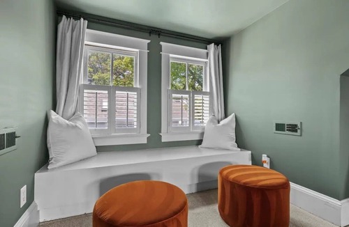Del Ray House | King Beds - A Victorian Suite Xcape