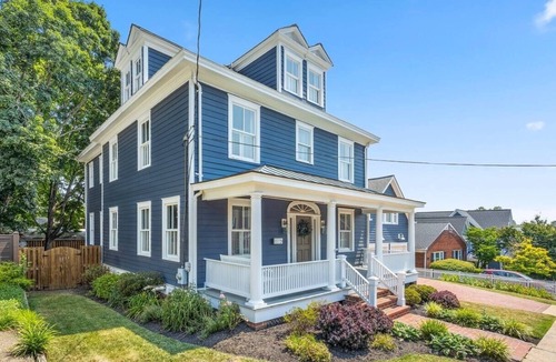 Del Ray House | King Beds - A Victorian Suite Xcape