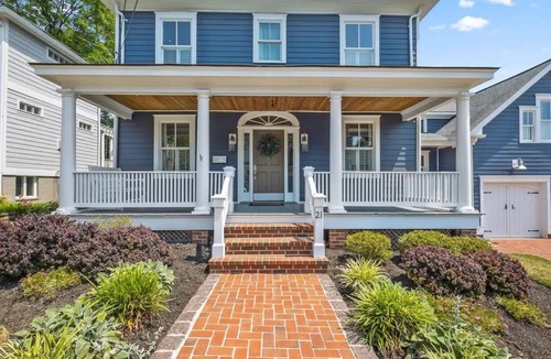 Del Ray House | King Beds - A Victorian Suite Xcape