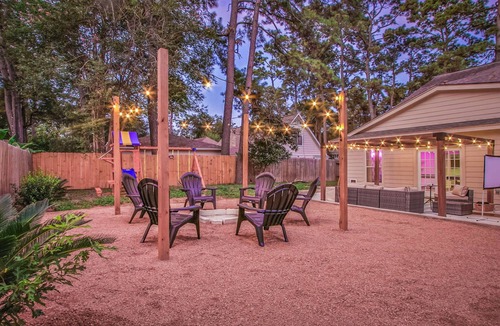 Klein House | King Beds Game Lounge Fire Pit Movie Under Stars